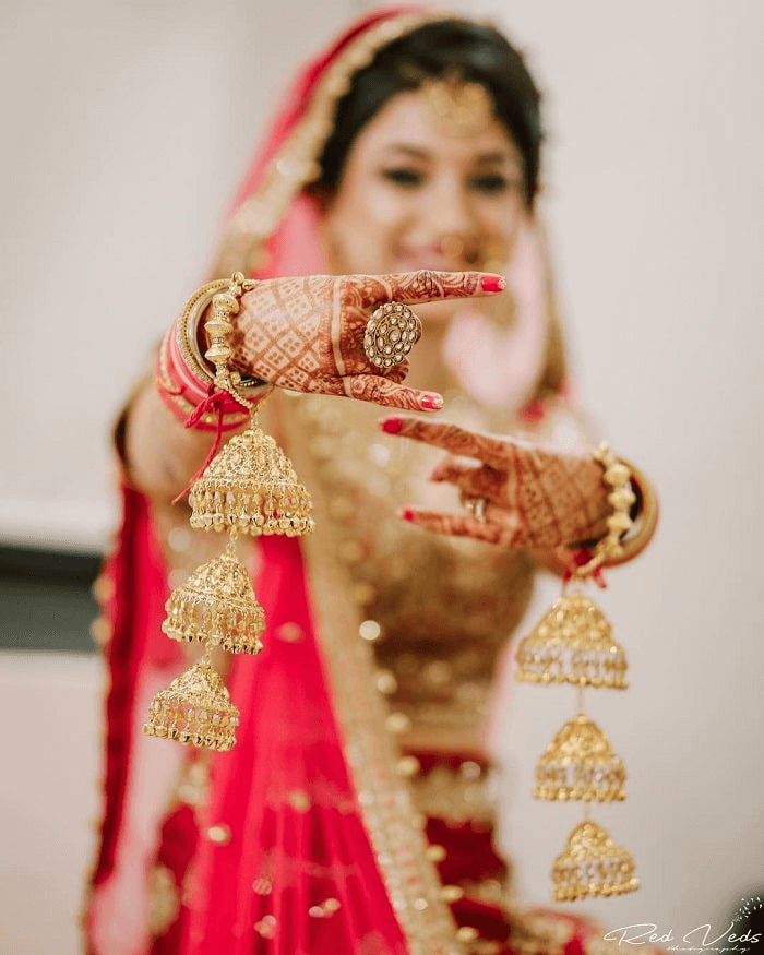 Pin by 𝙶𝚄𝚁𝙸 ♥ on ʙʀɪᴅᴀʟ☆ | Indian bride photography poses, Indian  bridal photos, Indian bride poses