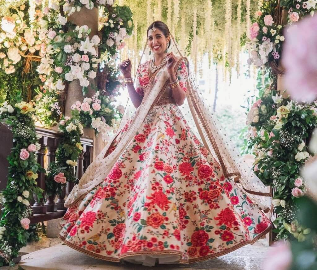 Remember Deepika Padukone's Dil-Guldasta lehenga? See how this Indian bride  wore it | Vogue India