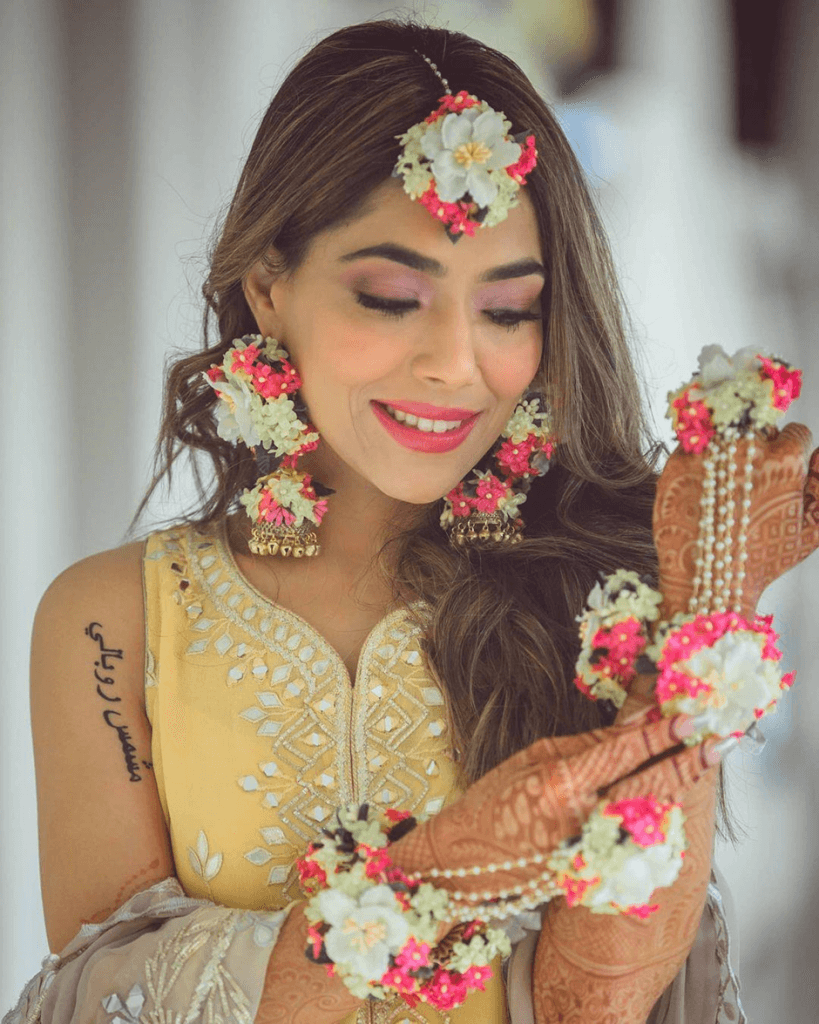 40+ Stunning Floral Jewellery Designs for every Bride-to-be! | Flower  jewellery for mehndi, Flower jewellery for haldi, Wedding flower jewelry