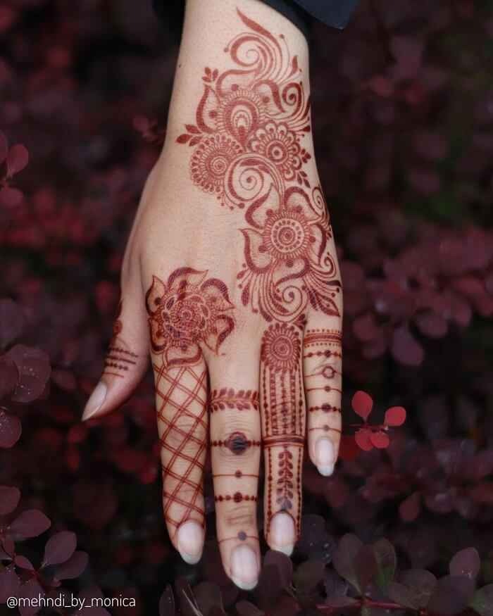 Diwali Mehndi Design: दिवाली के दिन अपने हाथों पर रचाएं ये स्टाइलिश मेहंदी  डिजाइन | Make these stylish mehndi designs on your hands on Diwali - Hindi  Boldsky