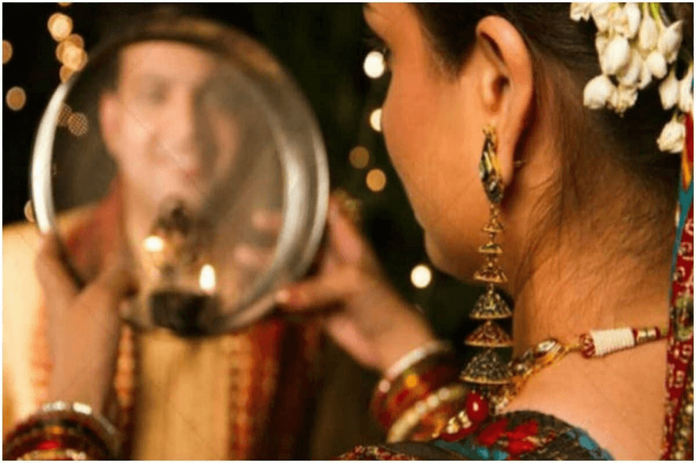 Karwa Chauth Celebration 2023: भारत के कुछ राज्यों में करवा चौथ मनाने का  तरीका है बेहद खास | karwa chauth 2023 different ways festival is celebrated  across india | HerZindagi