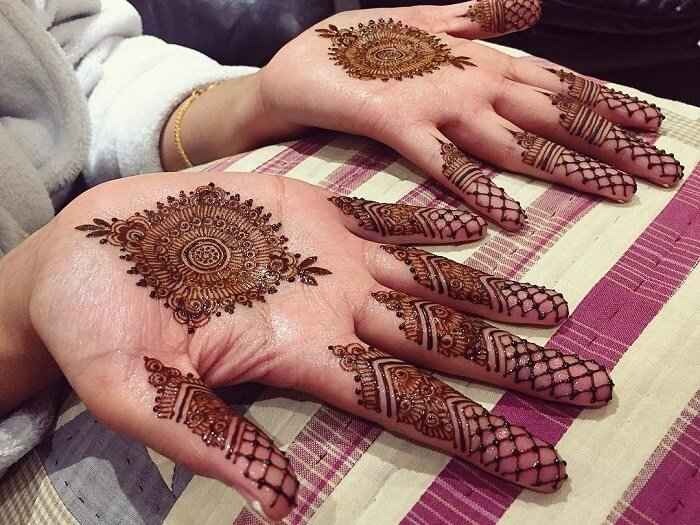 Diwali Mehndi Designs 2022: दिवाली पर हाथों में रचानी है मेहंदी तो ये  लेटेस्ट डिजाइन करें ट्राई - diwali 2022 creative and elegant mehndi design  ideas images in hindi ans – News18 हिंदी