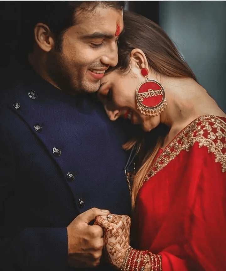 Red Veds: Most Romantic Wedding Couple Poses